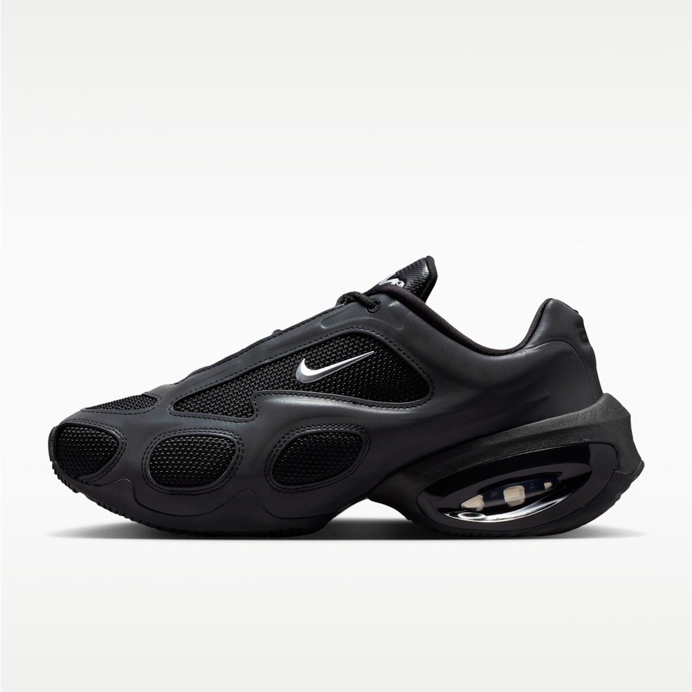 New Nike Air Max Muse women’s shoes with reflective accents, size 9.
